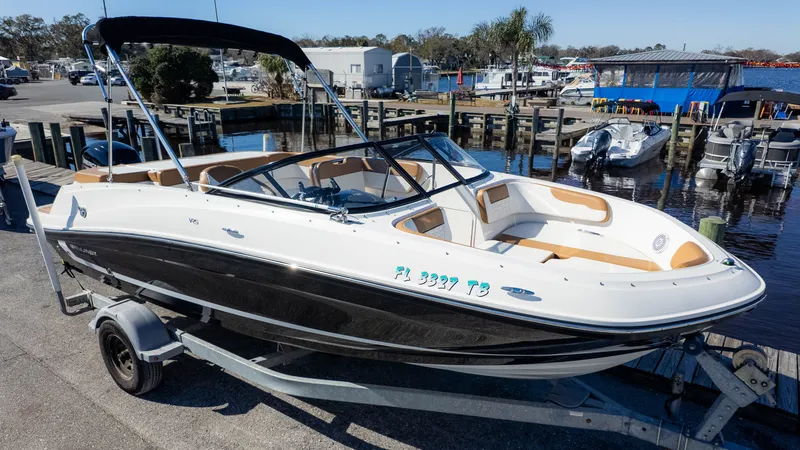 Slide: The Image of Bayliner VR5 2022 - 3