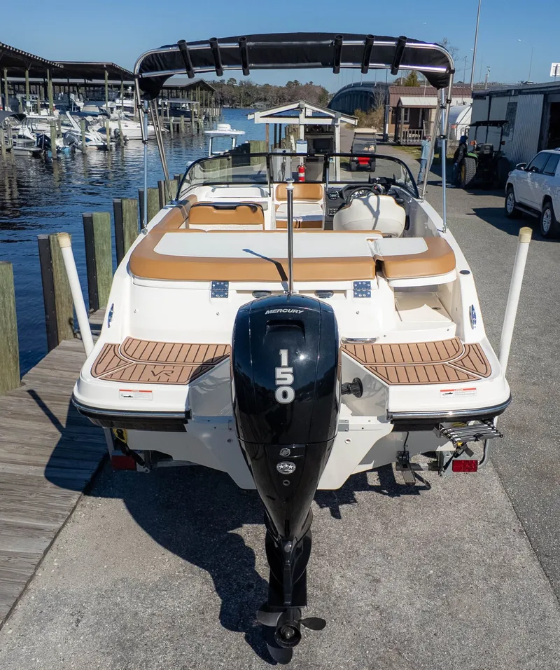 Slide: The Image of Bayliner VR5 2022 - 4