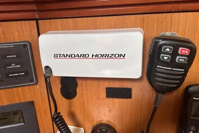 Slide: The Image of Standard Horizon radio equipment on 2007 Jeanneau Sun Odyssey 42 DS yacht. - 32