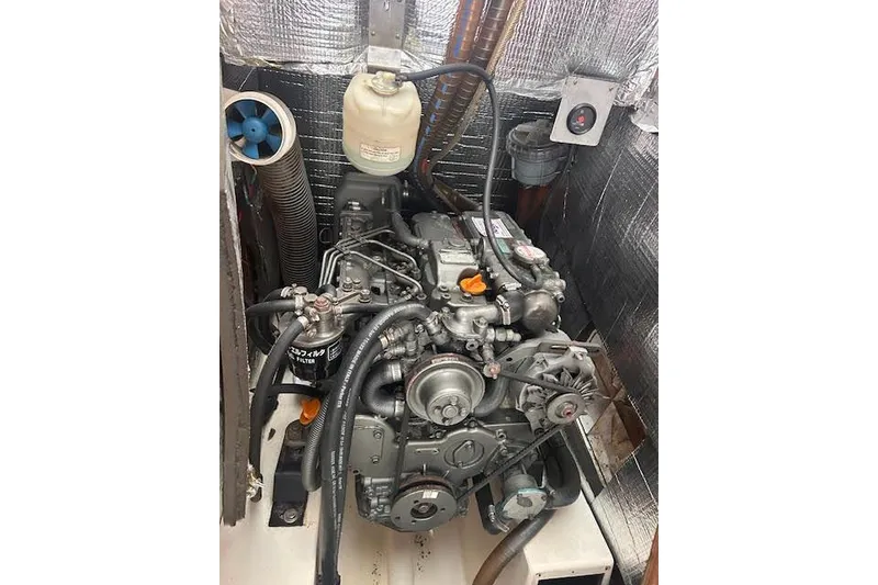 Slide: The Image of Engine compartment of 2007 Jeanneau Sun Odyssey 42 DS sailboat. - 39