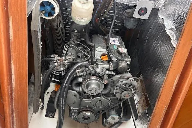 Slide: The Image of Engine compartment of a 2007 Jeanneau Sun Odyssey 42 DS sailboat. - 40