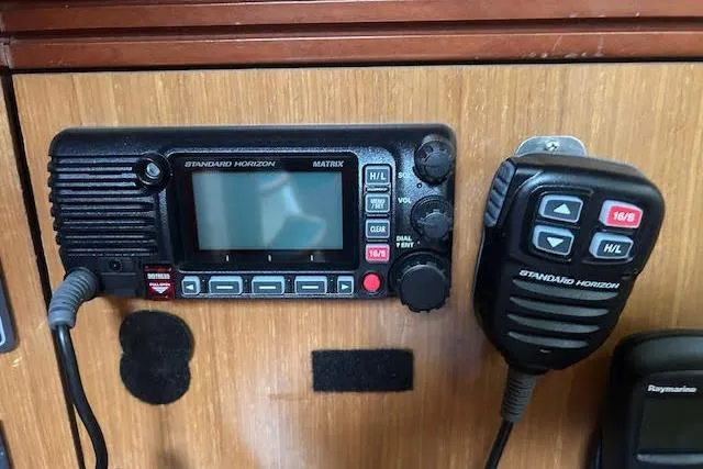 Slide: The Image of Standard Horizon marine radio on Jeanneau Sun Odyssey 42 DS, 2007 model. - 9