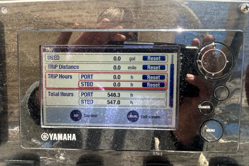 Slide: The Image of Yamaha display showing trip and total hours for Grady-White Freedom 275, 2015 model. - 38