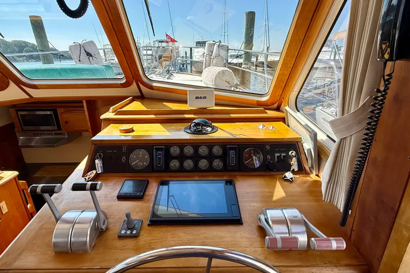 Slide: The Image of 1997 Sabre Sabreline 47 yacht helm with navigation instruments and controls. - 54