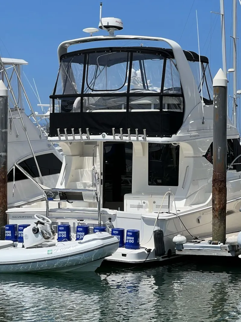 Slide: The Image of 2007 Silverton 36 Convertible Yacht with spacious deck area. - 4