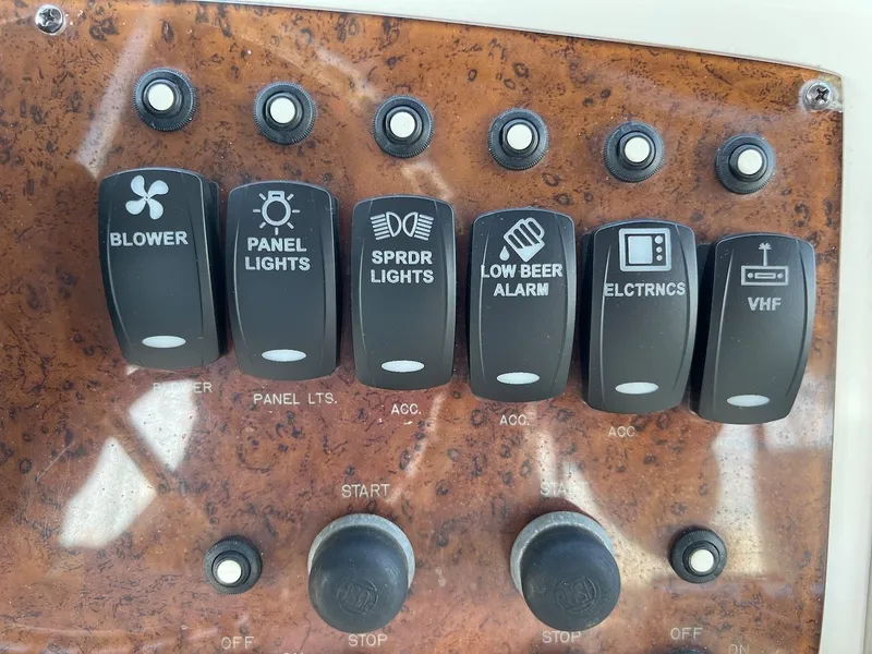 Slide: The Image of Luxurious seat in Silverton 36 Convertible yacht, 2007 model. - 46