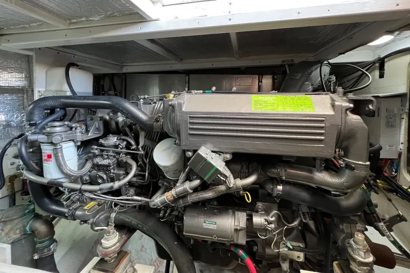 Slide: The Image of 2007 Silverton 36 Convertible helm with navigation system. - 48