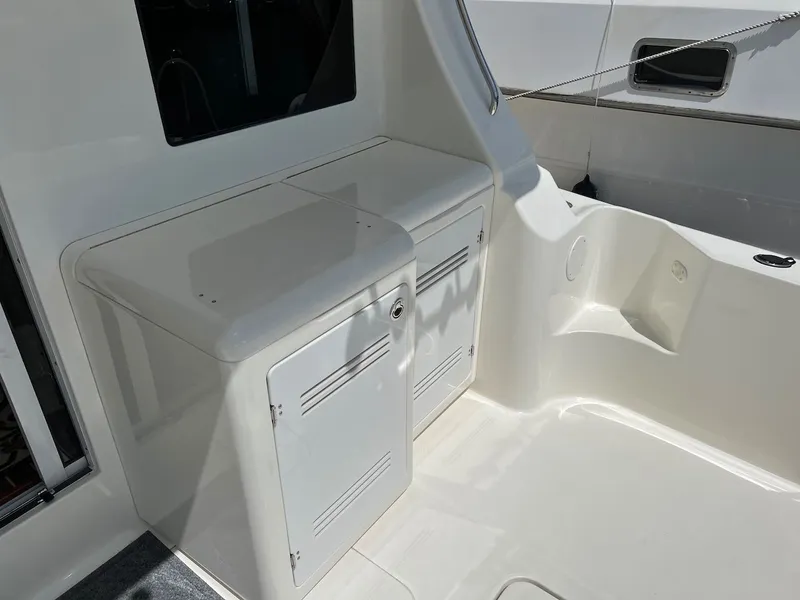 Slide: The Image of Ultra Marine anchor on 2007 Silverton 36 Convertible. - 8