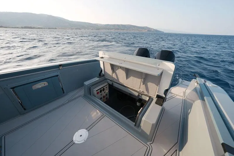 Slide: The Image of 2026 Ranieri CAYMAN 33.0 EXECUTIVE boat on open water, showcasing storage compartment. - 16
