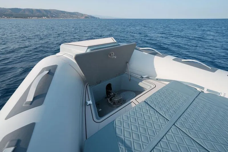 Slide: The Image of 2026 Ranieri CAYMAN 33.0 EXECUTIVE boat on open sea, featuring deck storage. - 31
