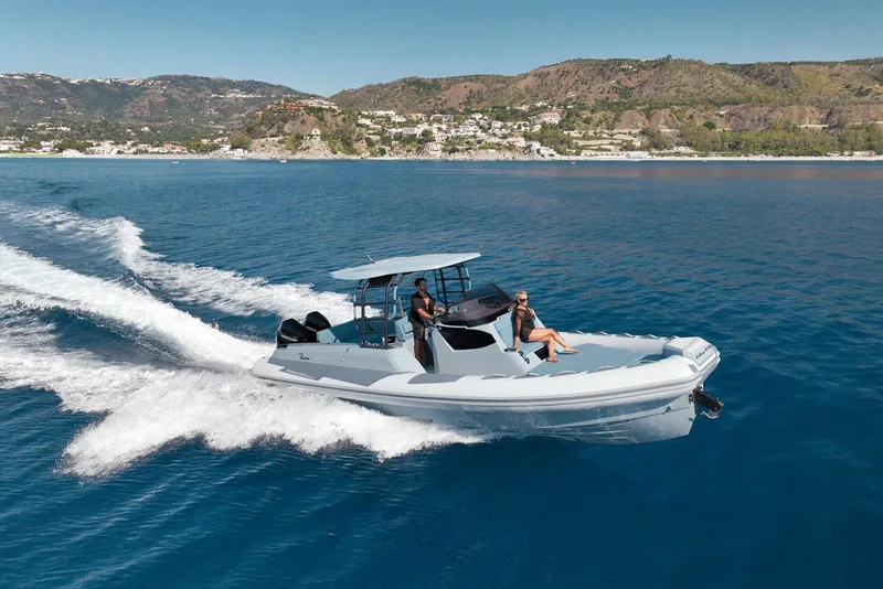 Slide: The Image of 2026 Ranieri CAYMAN 33.0 EXECUTIVE cruising on blue ocean near scenic coastline. - 43