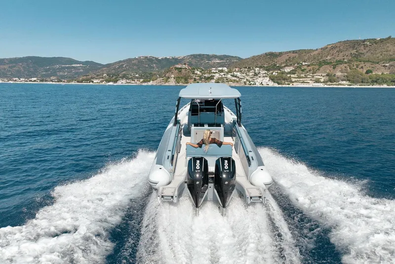 Slide: The Image of 2026 Ranieri CAYMAN 33.0 EXECUTIVE cruising on open water, scenic coastal backdrop. - 5