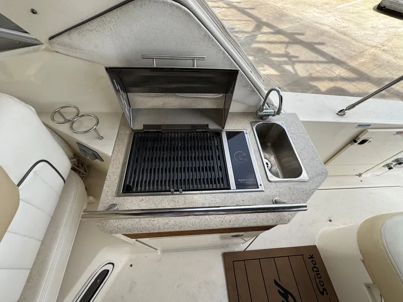 Slide: The Image of Sea Ray Sundancer 310 2010 - 18