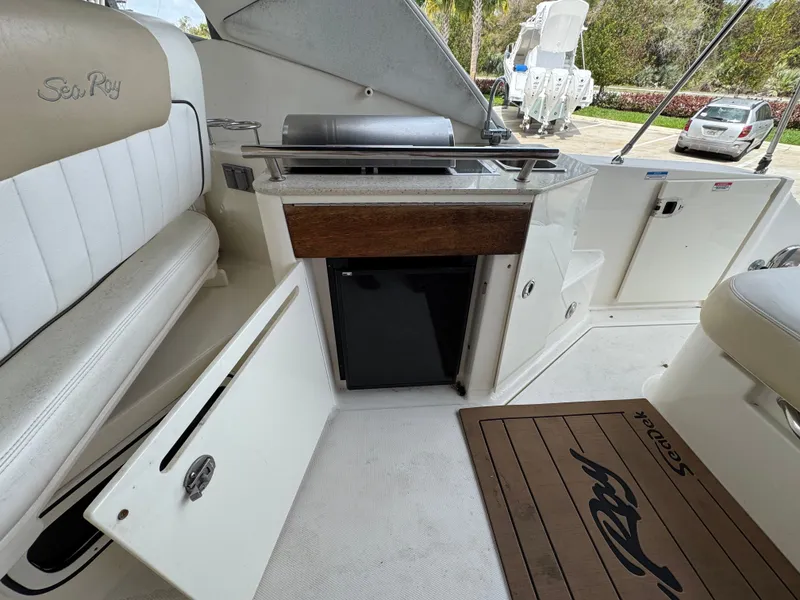 Slide: The Image of Sea Ray Sundancer 310 2010 - 19