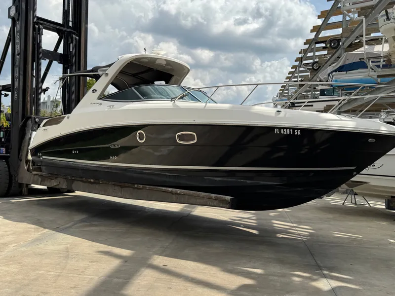 Slide: The Image of Sea Ray Sundancer 310 2010 - 2