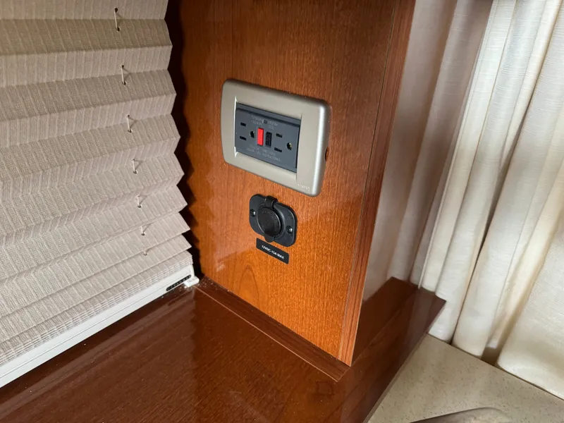 Slide: The Image of Sea Ray Sundancer 310 2010 - 30