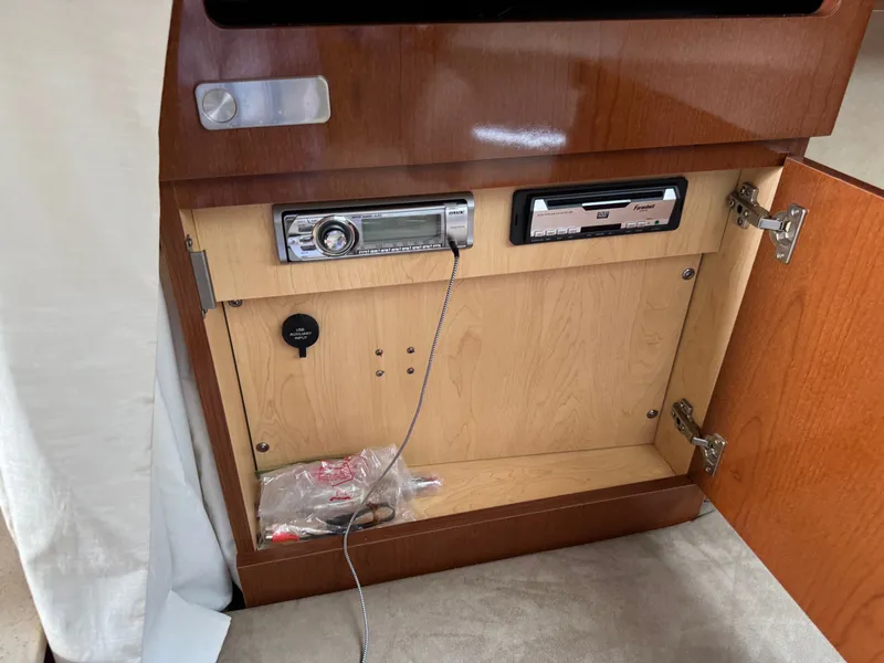 Slide: The Image of Sea Ray Sundancer 310 2010 - 32