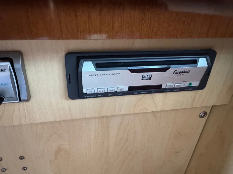 Slide: The Image of Sea Ray Sundancer 310 2010 - 34