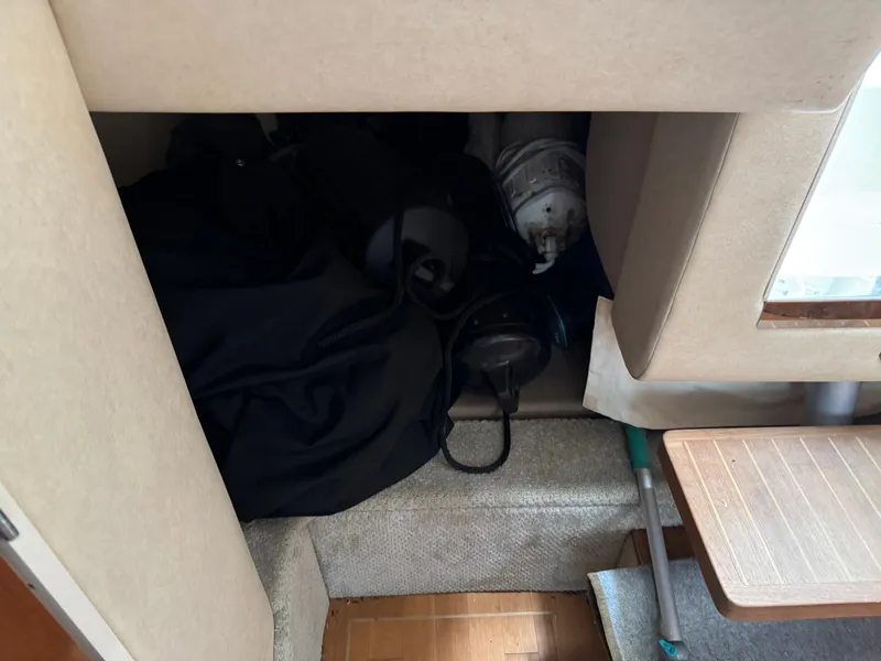 Slide: The Image of Sea Ray Sundancer 310 2010 - 37