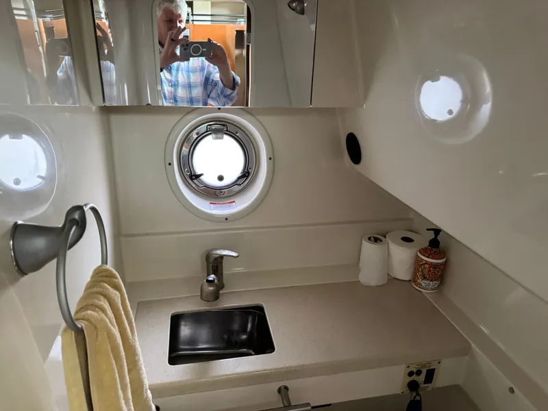 Slide: The Image of Sea Ray Sundancer 310 2010 - 38