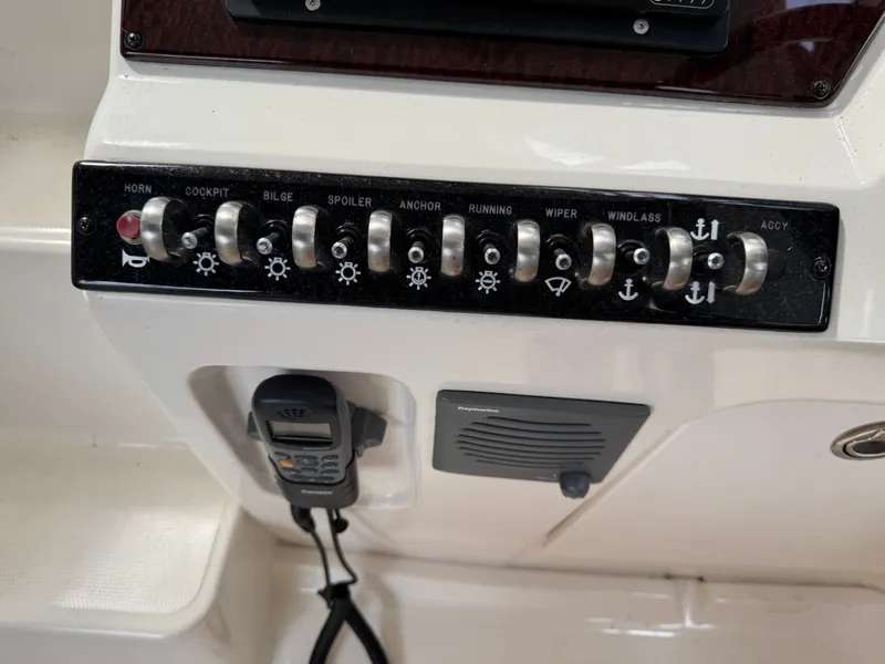 Slide: The Image of Sea Ray Sundancer 310 2010 - 8