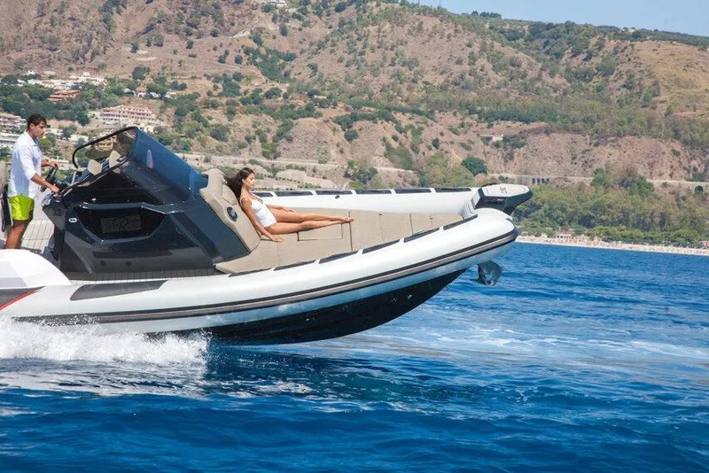 Slide: The Image of 2026 Ranieri CAYMAN 35.0 EXECUTIVE cruising on blue water with scenic mountain backdrop. - 7