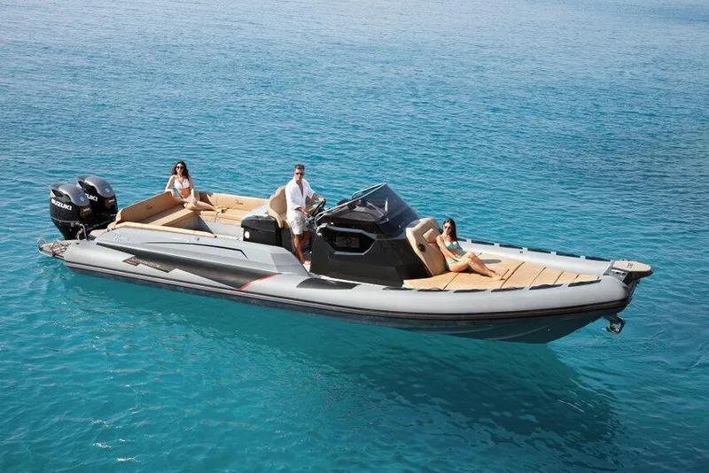 The Image of 2026 Ranieri CAYMAN 38.0 EXECUTIVE boat on clear blue water, featuring luxury design. - 0