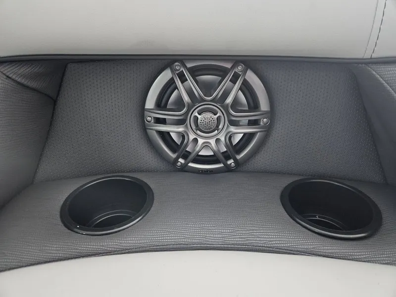 Slide: The Image of Viaggio LAGO V20S TRITOON 2026 - 12