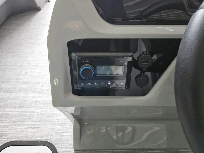 Slide: The Image of Viaggio LAGO V20S TRITOON 2026 - 14