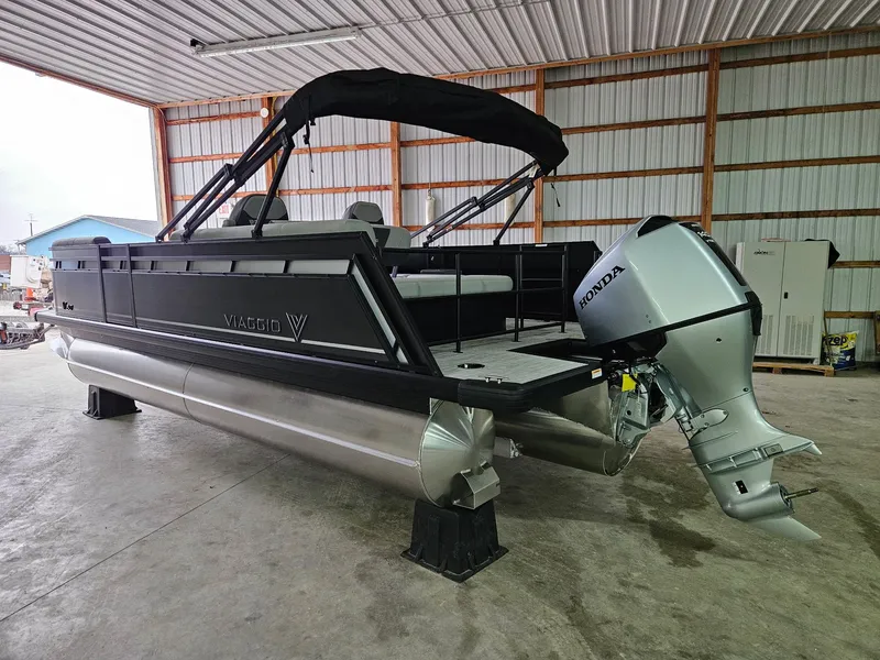 Slide: The Image of Viaggio LAGO V20S TRITOON 2026 - 2