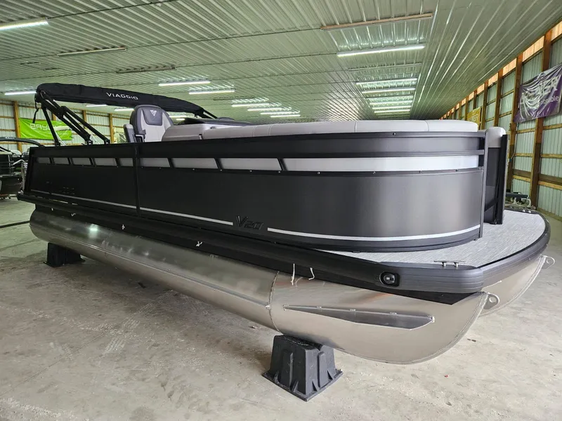 Slide: The Image of Viaggio LAGO V20S TRITOON 2026 - 5
