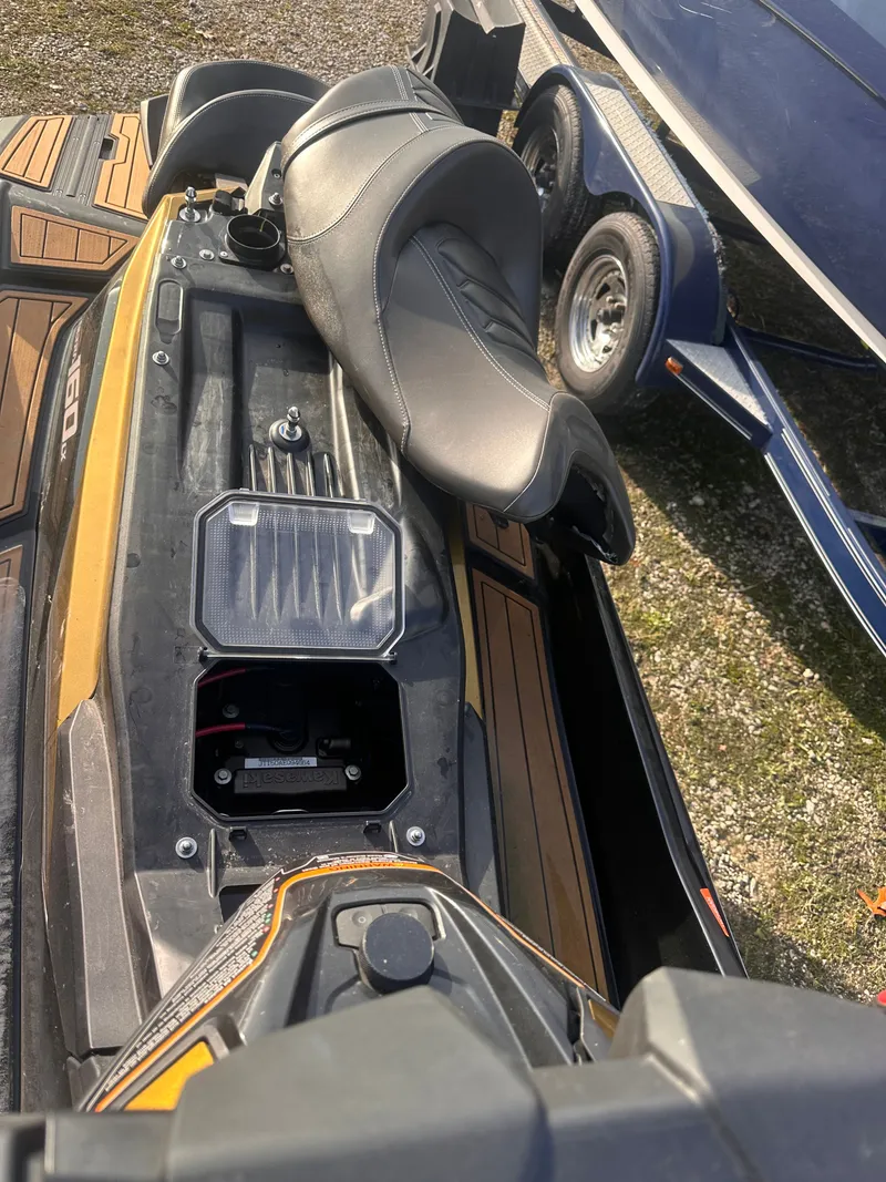 Slide: The Image of Kawasaki ULTRA 160LX 2023 - 24