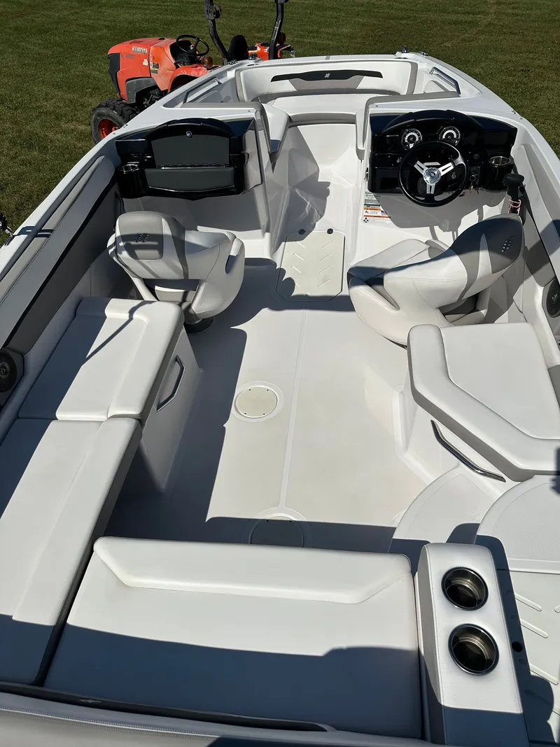 Slide: The Image of Four Winns FL HD200 OB 2019 - 11