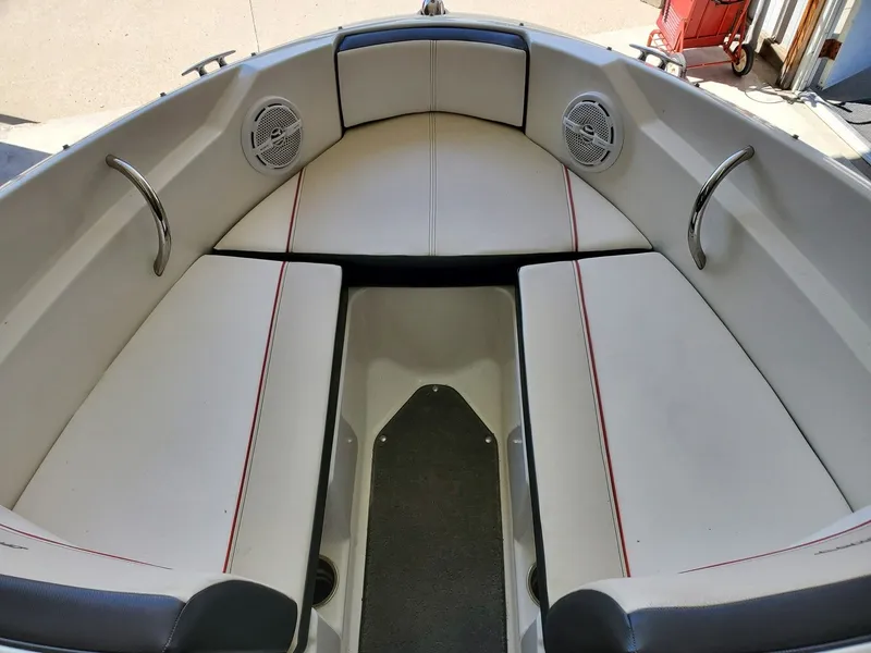 Slide: The Image of Sea Ray 190 Sport 2014 - 20