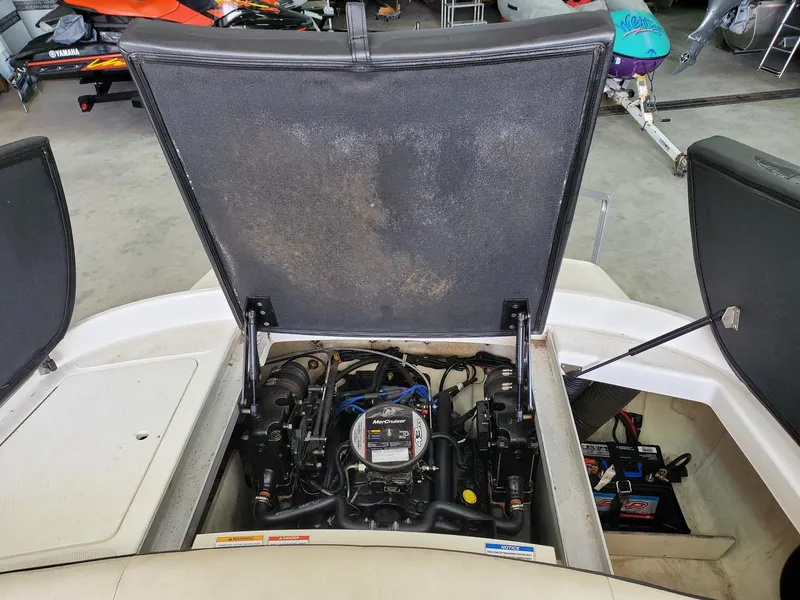 Slide: The Image of Sea Ray 190 Sport 2014 - 22