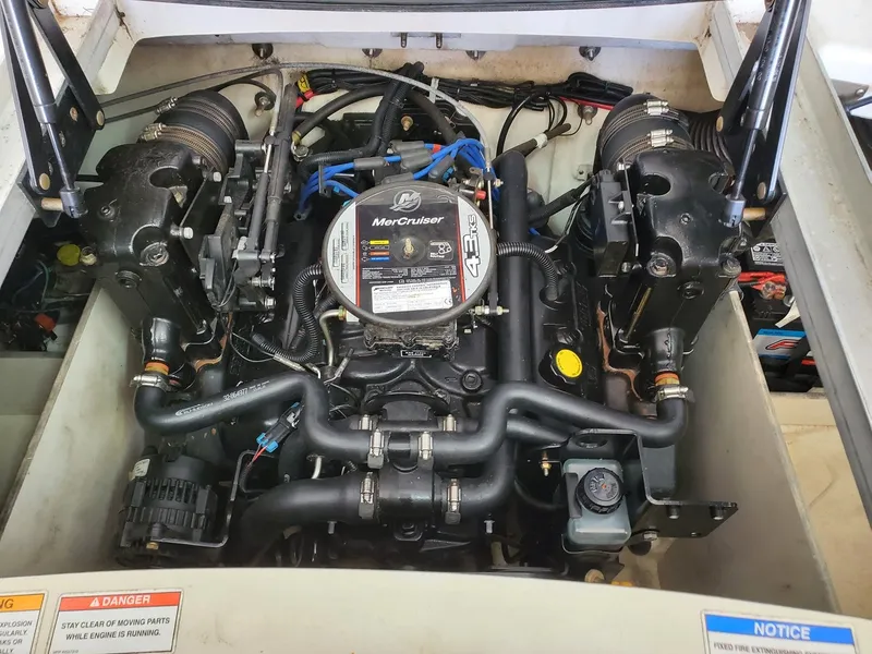 Slide: The Image of Sea Ray 190 Sport 2014 - 23