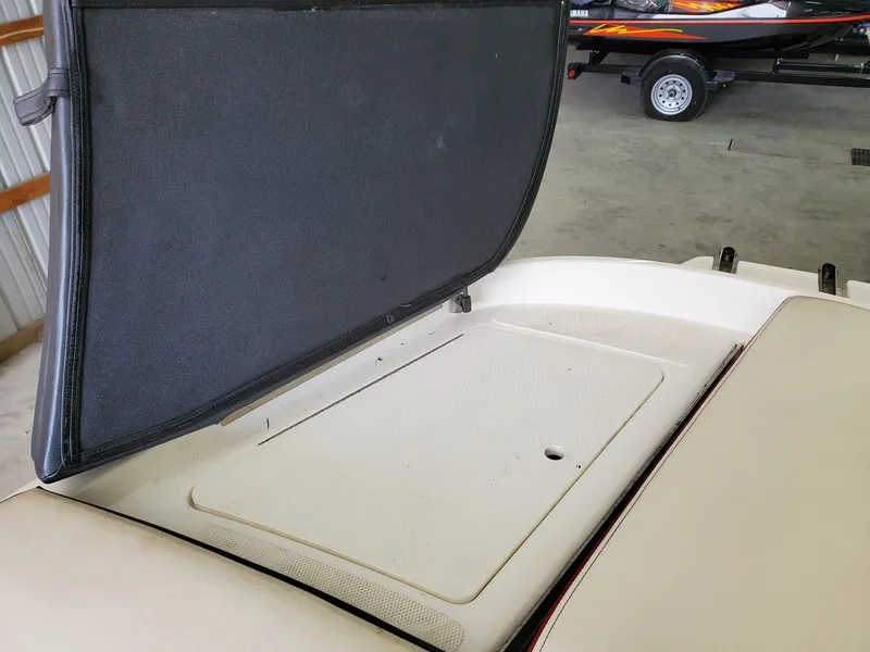 Slide: The Image of Sea Ray 190 Sport 2014 - 24