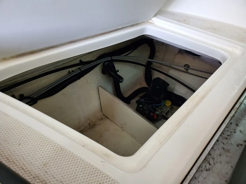 Slide: The Image of Sea Ray 190 Sport 2014 - 25