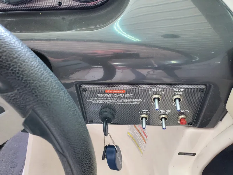 Slide: The Image of Sea Ray 190 Sport 2014 - 27