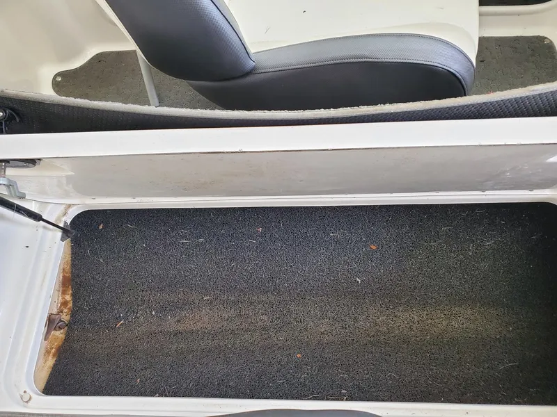 Slide: The Image of Sea Ray 190 Sport 2014 - 30