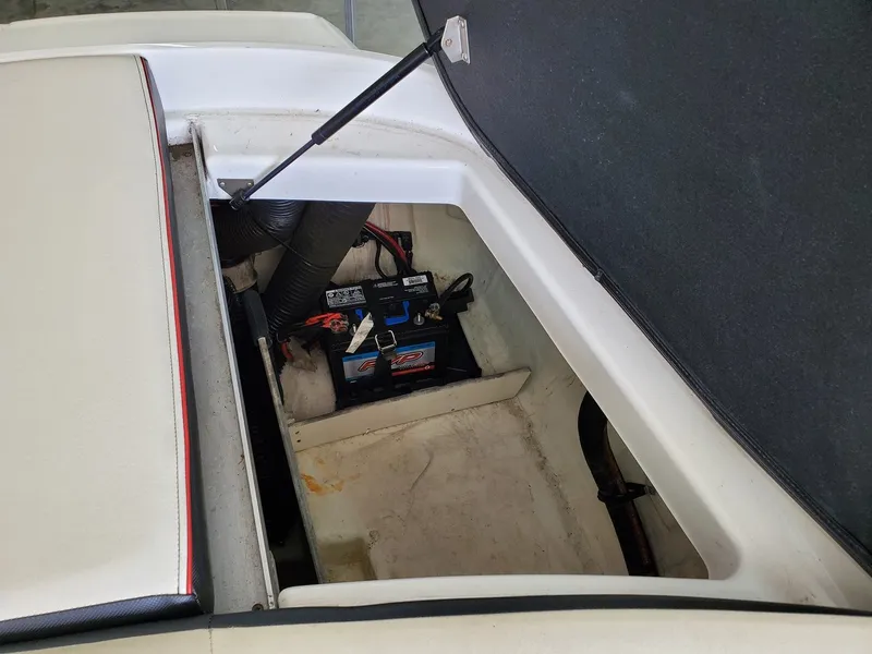 Slide: The Image of Sea Ray 190 Sport 2014 - 31