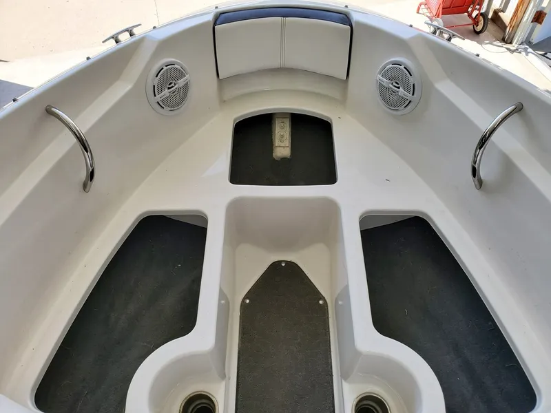 Slide: The Image of Sea Ray 190 Sport 2014 - 33