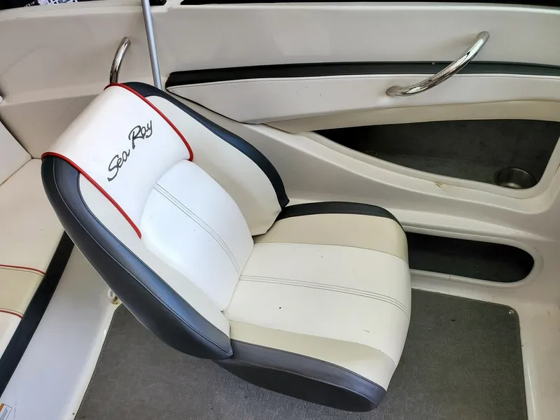 Slide: The Image of Sea Ray 190 Sport 2014 - 36