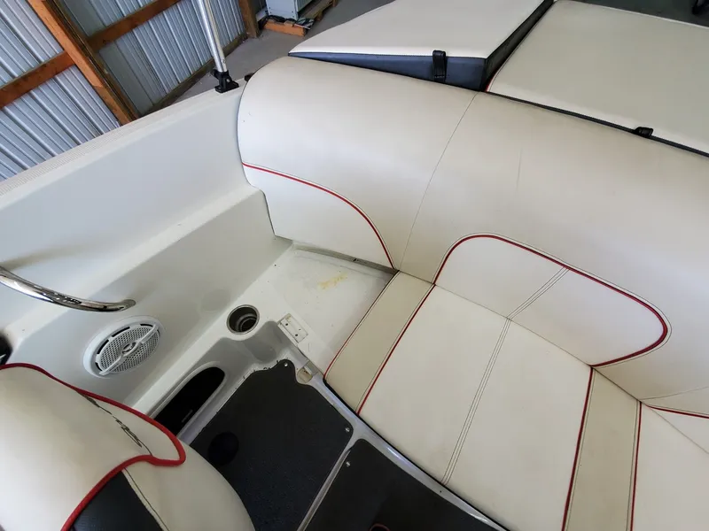 Slide: The Image of Sea Ray 190 Sport 2014 - 38