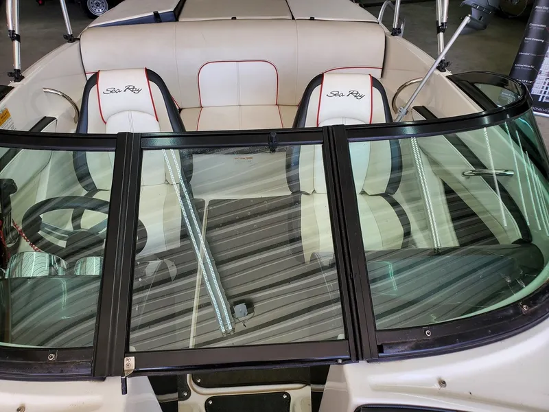 Slide: The Image of Sea Ray 190 Sport 2014 - 39