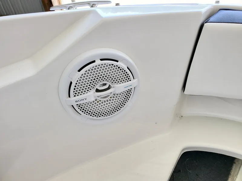 Slide: The Image of Sea Ray 190 Sport 2014 - 6