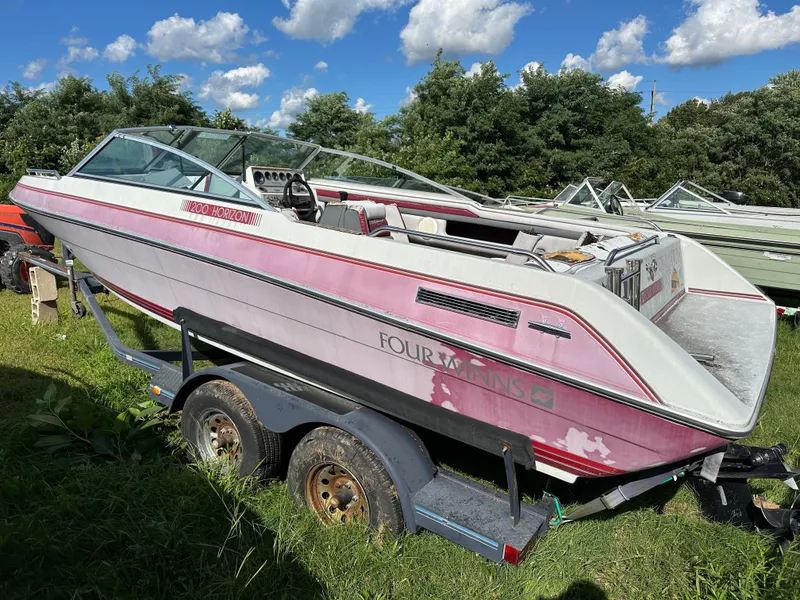 Slide: The Image of Four Winns 200 Horizon 1988 - 3