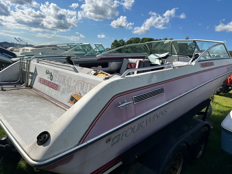 Slide: The Image of Four Winns 200 Horizon 1988 - 4