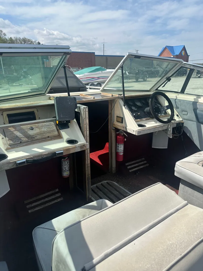 Slide: The Image of Sting Ray SVC 207 SS CUDDY 5.7L 260 HP V8 TANDEM TRL 1986 - 2