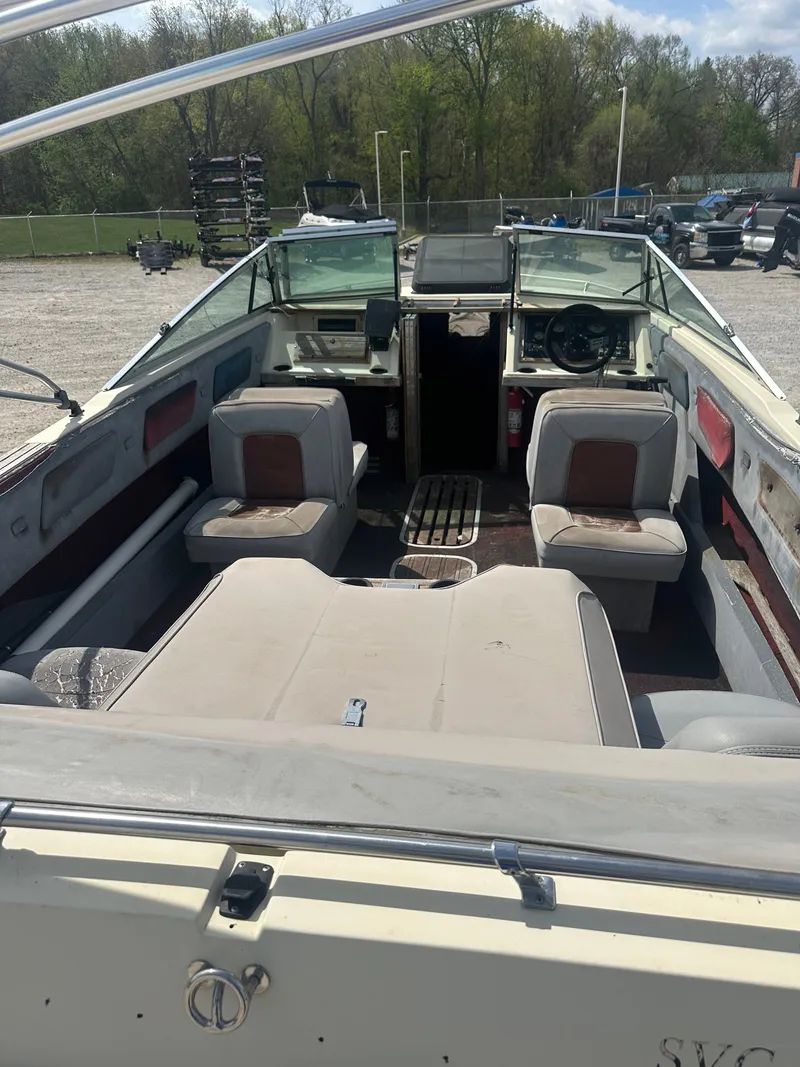 Slide: The Image of Sting Ray SVC 207 SS CUDDY 5.7L 260 HP V8 TANDEM TRL 1986 - 4